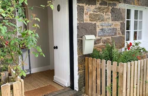 Glen Lyon Cottage | Fairytale thatched Highland Cottage