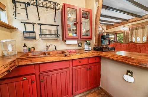 Lake Arrowhead Cabin | Fairytale themed secluded cabin- pets ok, king bed, fast Wi-Fi!