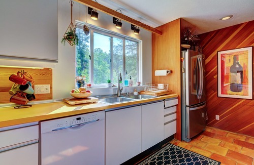 West Woodstock Ski Chalet | Falcon House: VT Modern Chalet w/Sauna on 25 Acres - Hike - Bike to Village