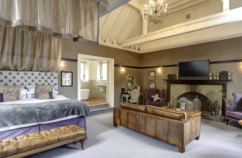 Settle Hotel | Falcon Manor Hotel