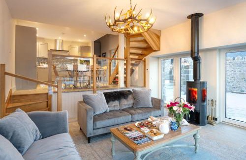 Murthly House | Falcon Steading