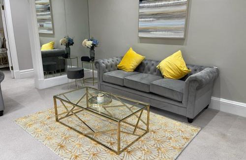 Lancaster Gate Apartment | Falcon suits