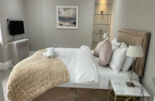 Lancaster Gate Apartment | Falcon suits