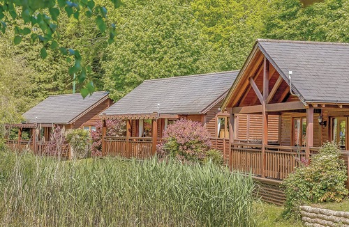 Tilford Ski Chalet | Falkner Watersedge Lodge
