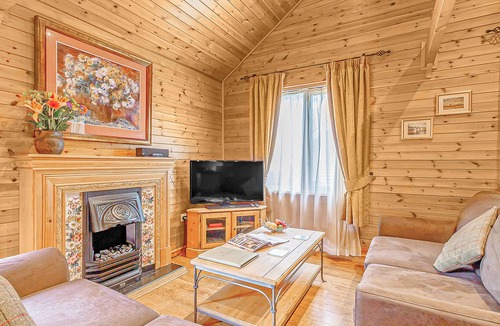 Tilford Ski Chalet | Falkner Watersedge Lodge