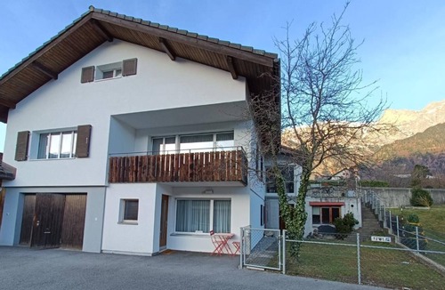 Maienfeld Apartment | Falknis holiday flat in Maienfeld with mountain views
