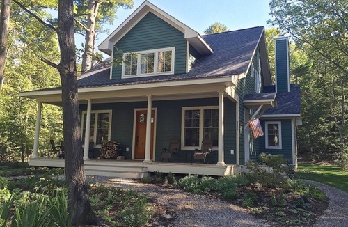 Leland House | Fall 2026 dates available - Clean, gorgeous 5 bedroom property in town!