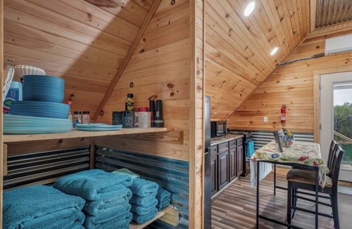 Bryant House | Fall Foliage Retreat: Kayaks, Hot Tub, and Pond Deck