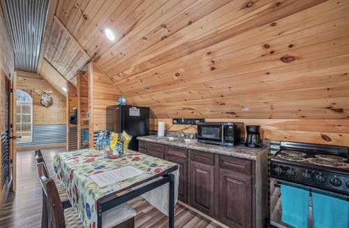 Bryant House | Fall Foliage Retreat: Kayaks, Hot Tub, and Pond Deck