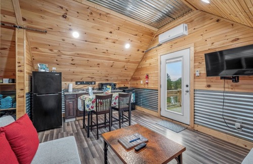 Bryant House | Fall Foliage Retreat: Kayaks, Hot Tub, and Pond Deck