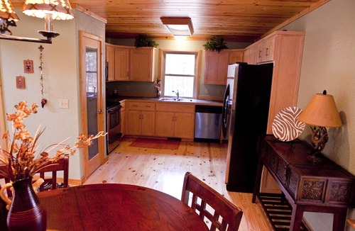 Bonnerdale Cabin | Fall in a Ouachita Mt cabin, close to lake crystal digging, hiking, biking