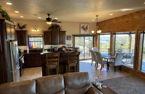 Vian Cabin | Fall Retreat With Spectacular Views of Lake Tenkiller.