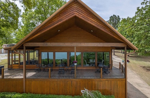Vian Cabin | Fall Retreat With Spectacular Views of Lake Tenkiller.