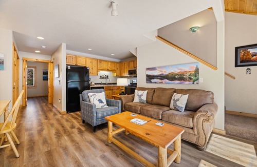 Fall River Estates Condo | Fall River Hideout Private Hot Tub Close to RMNP