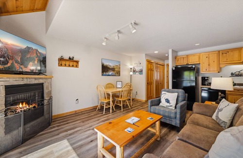 Fall River Estates Condo | Fall River Hideout Private Hot Tub Close to RMNP