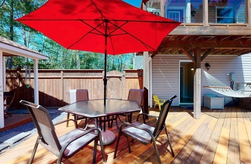 Fall River Apartment | Fall River Oasis Suite with 6 Person Hot Tub