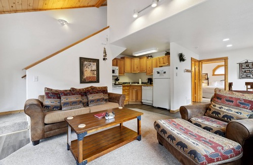 Fall River Estates Condo | Fall River Retreat Private Hot Tub
