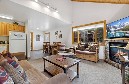 Fall River Estates Condo | Fall River Retreat Private Hot Tub