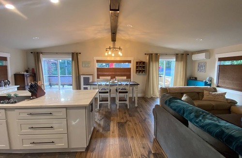 Allyn-Grapeview House | Fall Treasure Island Getaway Special