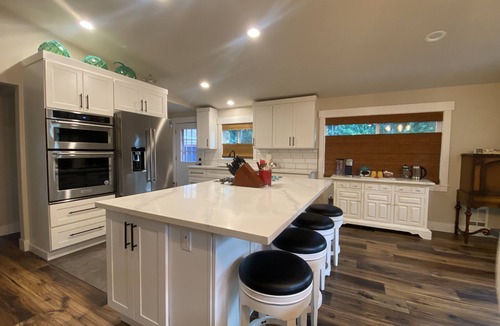 Allyn-Grapeview House | Fall Treasure Island Getaway Special