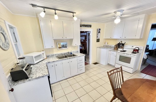 York Beach House | Fall Weekend Specials 2022 - Short Sands OCEAN VIEW & close to Long Sands