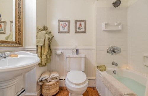 Carlisle Bed & Breakfast | Fallen Tree Farm Bed and Breakfast