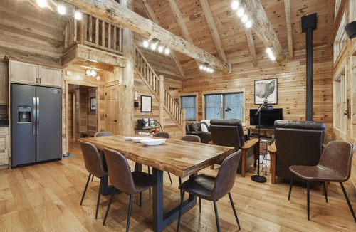 South Bloomingville Cabin | Falling Leaves | Hocking Hills, Accessible, Pets