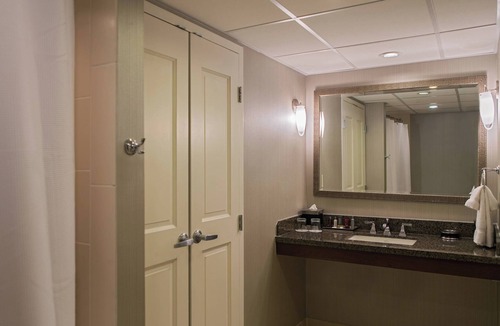 Falls Church Hotel | Falls Church Marriott Fairview Park