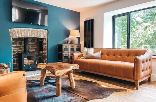 Abercwmboi House | Falls Cottage by Solace Stays