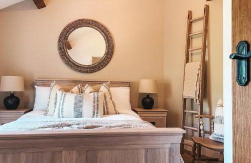 Abercwmboi House | Falls Cottage by Solace Stays