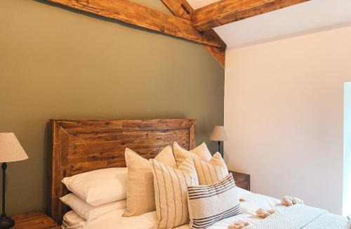 Abercwmboi House | Falls Cottage by Solace Stays