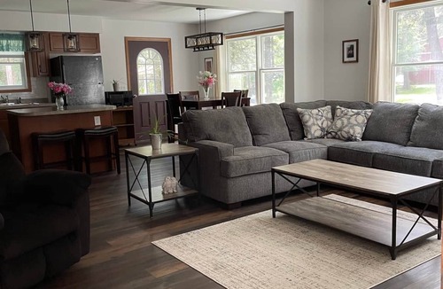 Benton House | Falls Edge Farm Cottage