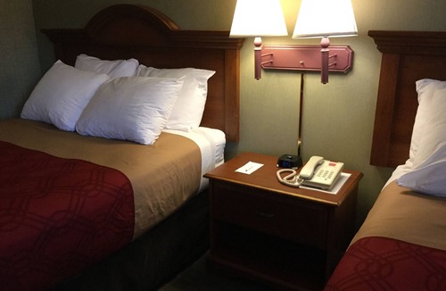 Newton Falls Hotel | Falls Inn