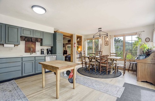 Green Mountain Falls House | Fallsview Cabin: Vintage Charm Retreat
