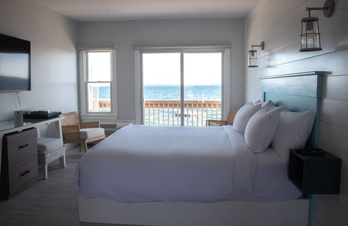 Falmouth Heights Hotel | Falmouth Tides