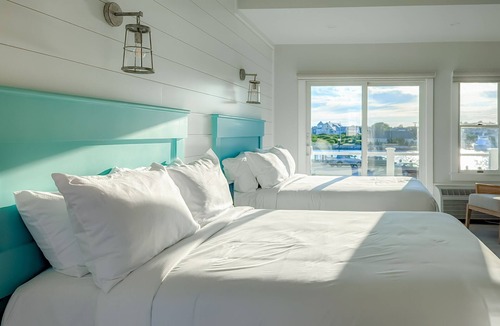 Falmouth Heights Hotel | Falmouth Tides