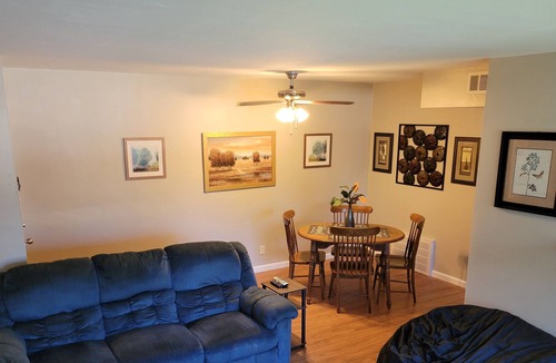 St. Louis Apartment | Fam friendly, Self Check in, Garage Parking, Large