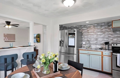 Columbus House | Fam Fun Spot · Brick Oven · Karaoke · King Bed