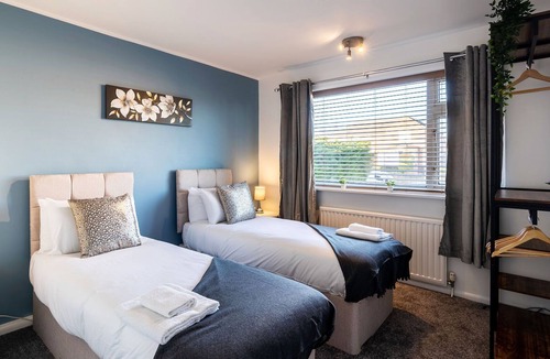 Eckington House | Families*Contractors*Comfortable King Bed*Parking