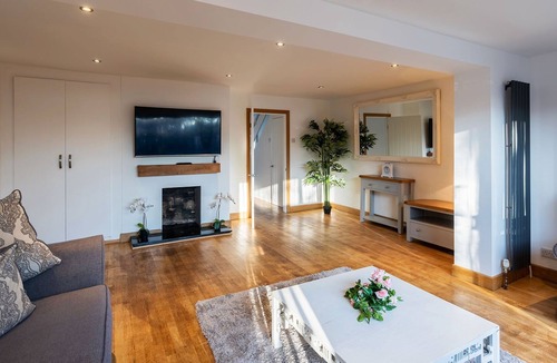 Eckington House | Families*Contractors*Comfortable King Bed*Parking