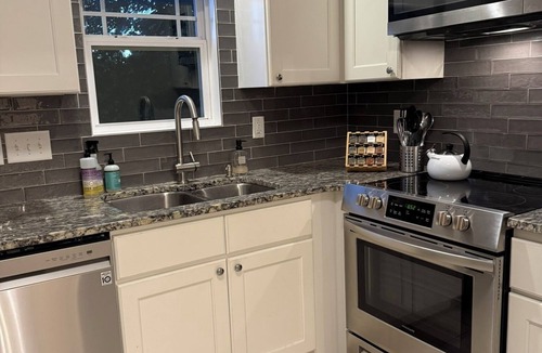 Downtown Cottage | Families or groups! 6 guests! A downtown cottage, convenient to major highways