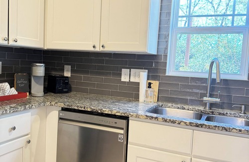 Downtown Cottage | Families or groups! 6 guests! A downtown cottage, convenient to major highways