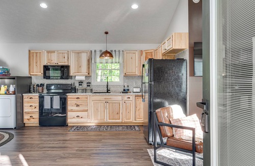 Shenandoah Cabin | Families Paradise with walkable river access, playground, fire pit, BBQ, dogs OK