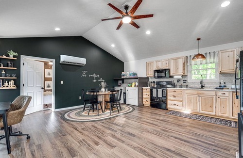 Shenandoah Cabin | Families Paradise with walkable river access, playground, fire pit, BBQ, dogs OK