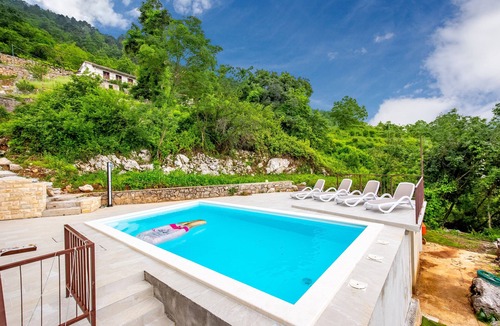 Poljane House | familly - friendly, quiet neighborhood, splendid view,