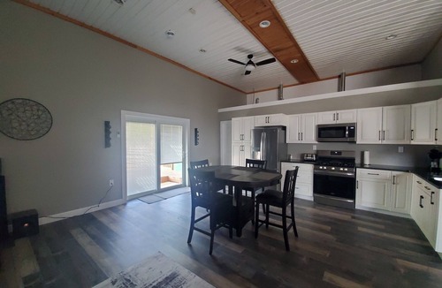North Ridge House | FAMILY- 2 Bedroom with upper loft with Waterfall, Horse ranch