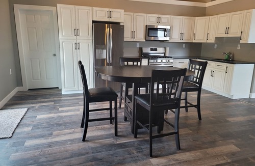 North Ridge House | FAMILY- 2 Bedroom with upper loft with Waterfall, Horse ranch