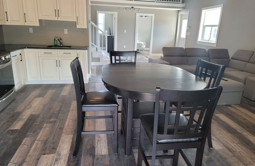 North Ridge House | FAMILY- 2 Bedroom with upper loft with Waterfall, Horse ranch
