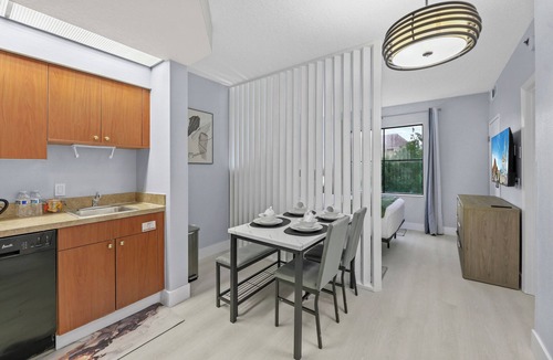 Florida Center Apartment | Family 2BR, Kitchen, Close to Universal