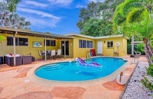 Riverland Village House | Family 5BD Villa~Heated Pool~Fire Pit